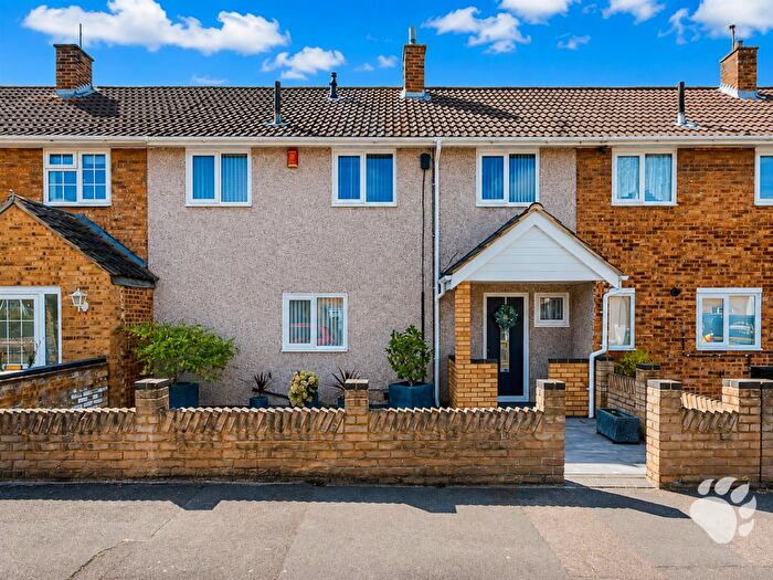 3 Bedroom Terraced House For Sale In Dencourt Crescent, Basildon, SS14
