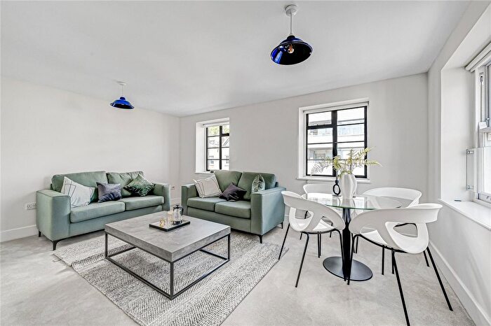 2 Bedroom Flat To Rent In Thayer Street, Marylebone, London, W1U