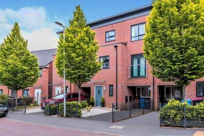 5 Bedroom Town House To Rent In Lord Street, Greater Manchester, M7