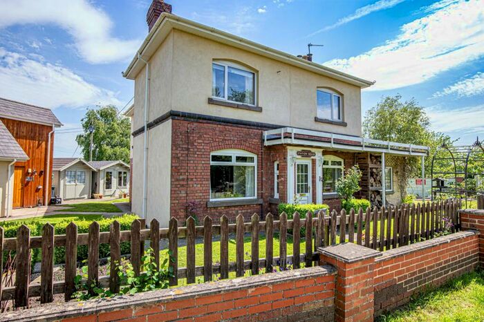 4 Bedroom Detached House For Sale In Meadow Lane, Little Somerford, SN15