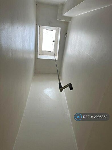 1 Bedroom Flat To Rent In Holywell House, London, E11