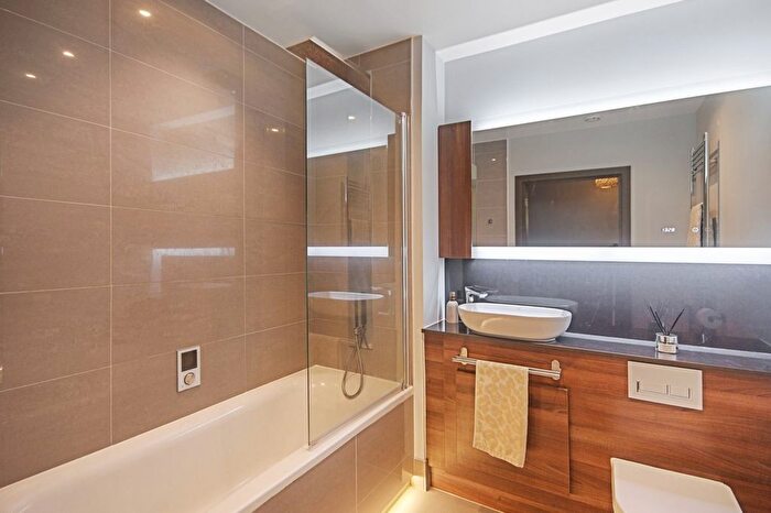 1 Bedroom Flat For Sale In Queens Road, East Grinstead, RH19