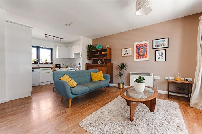 1 Bedroom Flat For Sale In Mackintosh Lane, London, E9