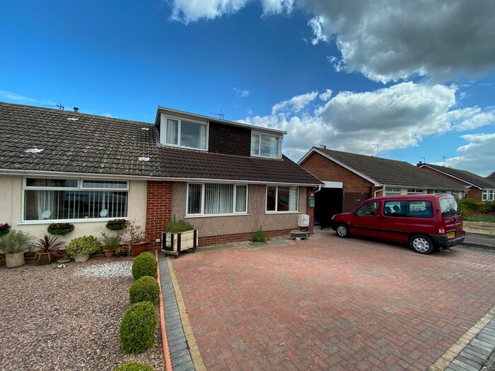 4 Bedroom Semi-Detached House To Rent In Harewood Close, Gloucester, GL4