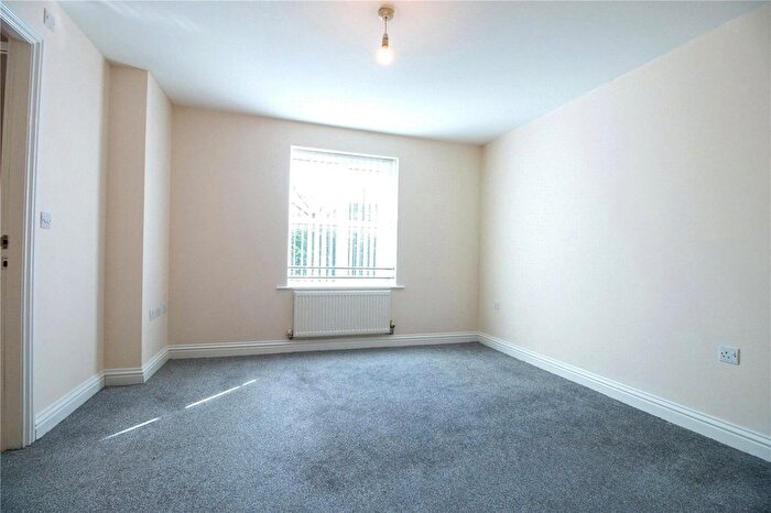 2 Bedroom Flat To Rent In Lathom Court, Knowsley Lane, Huyton, Liverpool, L36