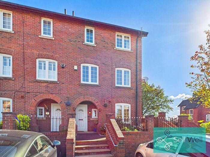 3 Bedroom Semi-Detached House For Sale In Oliver Fold Close, Worsley, Manchester, M28