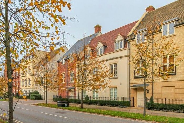 2 Bedroom Flat To Rent In Welch Way, Witney, Oxfordshire, OX28