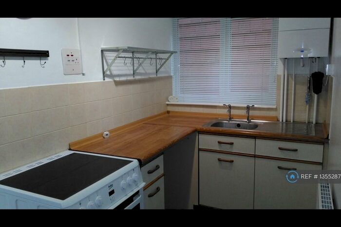 2 Bedroom Flat To Rent In Ashley Road, Salisbury, SP2
