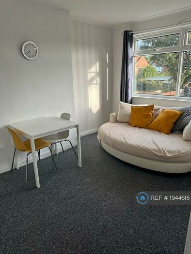 2 Bedroom Flat To Rent In Cheltenham Gardens, Loughton, IG10