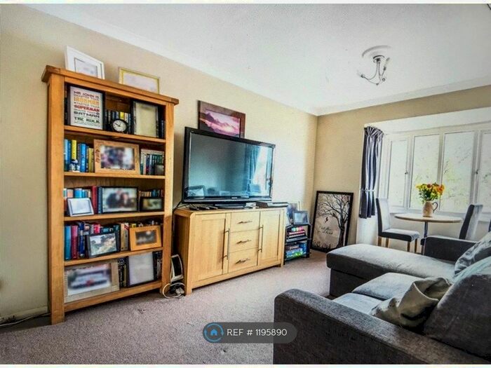 1 Bedroom Flat To Rent In Westbury Close, Whyteleafe, CR3