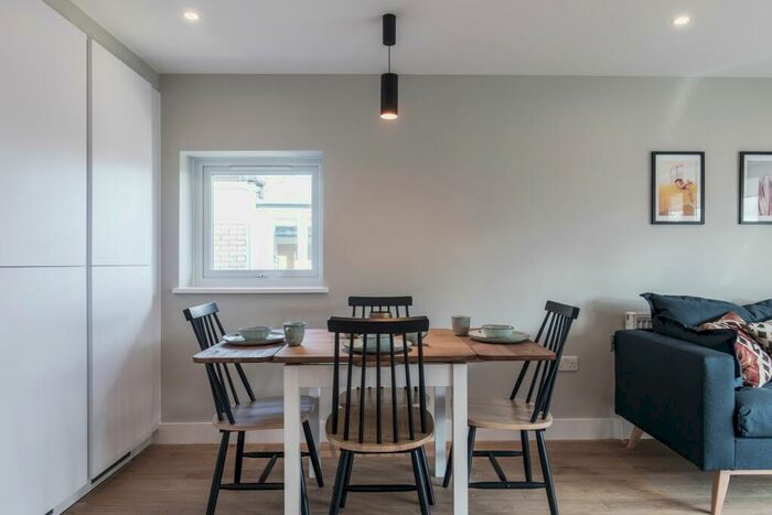 1 Bedroom Flat To Rent In Pavilion Court, NW3