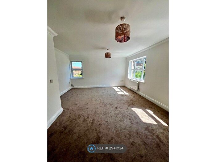 1 Bedroom Flat To Rent In St Saviours Crescent, Luton, LU1