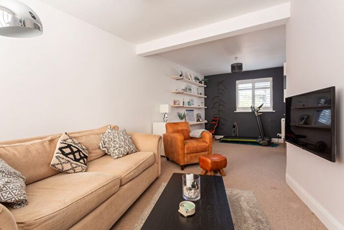 3 Bedroom Terraced House For Sale In Southover Street, Brighton, BN2 - Photo 6