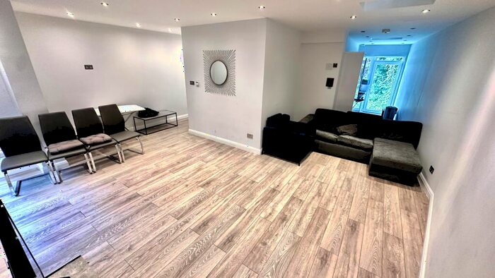 1 Bedroom Apartment To Rent In Northwick Avenue, Harrow, HA3