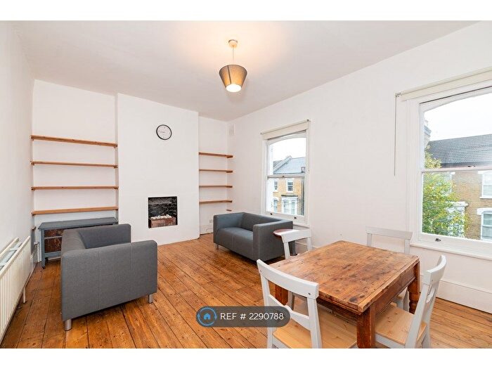 3 Bedroom Flat To Rent In Kellett Road, London, SW2