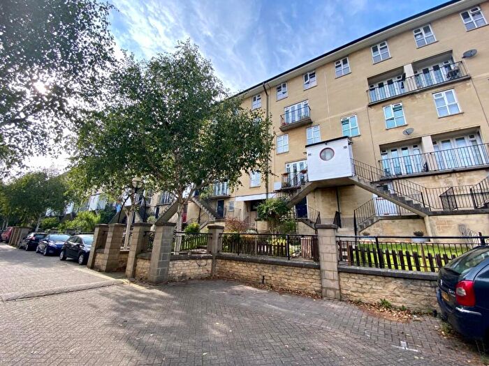 3 Bedroom Apartment To Rent In Saffron Court, Snowhill, Bath, BA1