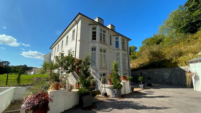 2 Bedroom Flat To Rent In Bushy Ruff House, Temple Ewell, CT16
