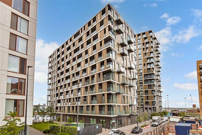 2 Bedroom Flat For Sale In Gillingham Gate Road, Chatham, Kent, ME4