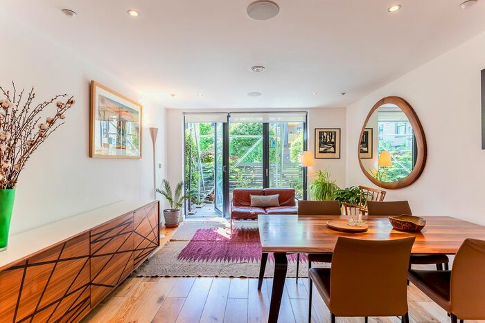 3 Bedroom Town House To Rent In Grange Walk, London, SE1