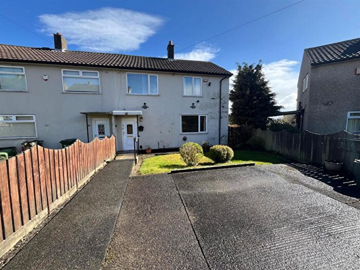 3 Bedroom Semi Detached House For Sale In Milner Ing, Wyke, Bradford, BD12