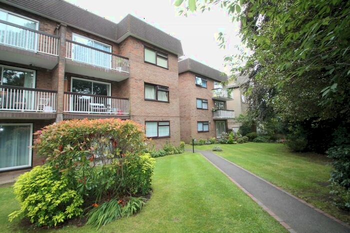 2 Bedroom Flat To Rent In Copperfields, The Avenue, Beckenham, BR3