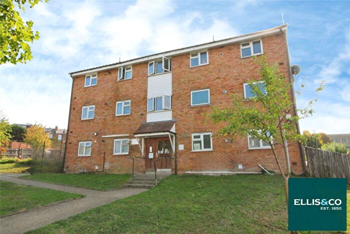 1 Bedroom Apartment For Sale In Cricklewood Lane, Childs Hill, NW2