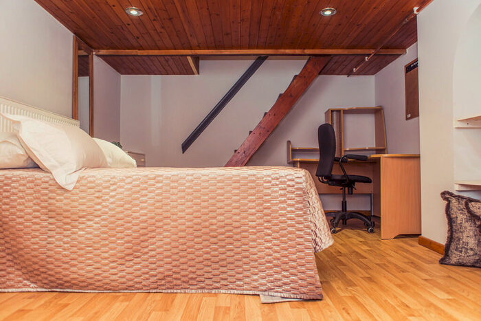 4 Bedroom Semi-Detached House To Rent In Dapdune Road, Guildford, GU1