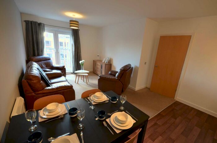 3 Bedroom Apartment To Rent In Irwell Building, Salford, M5