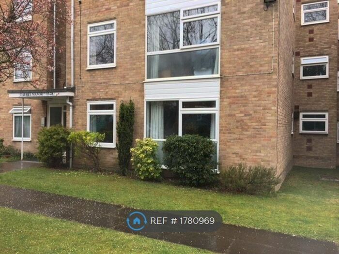 1 Bedroom Flat To Rent In Laural Manor, Sutton, SM2