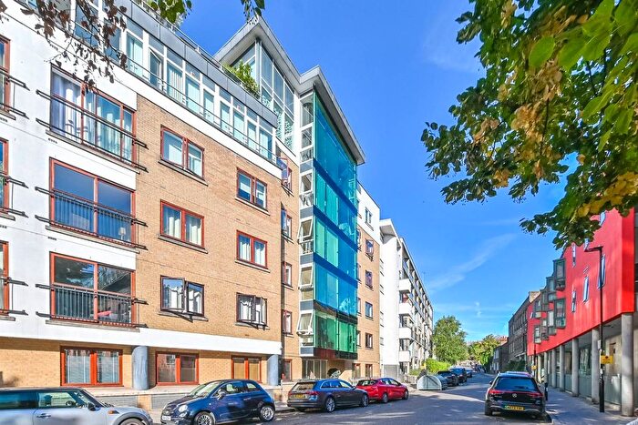 2 Bedroom Flat For Sale In Graham Street, Islington, London, N1