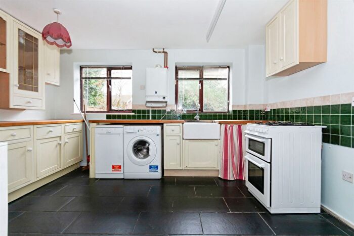 2 Bedroom Detached House For Sale In Raddlebarn Farm Drive, Selly Oak, Birmingham, B29