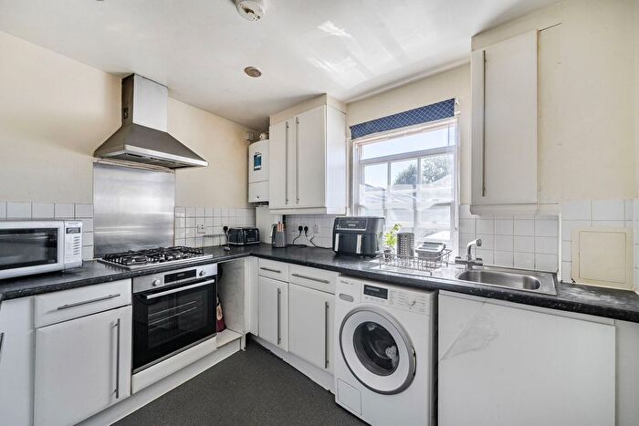 3 Bedroom Maisonette For Sale In Church Road, Mitcham, CR4