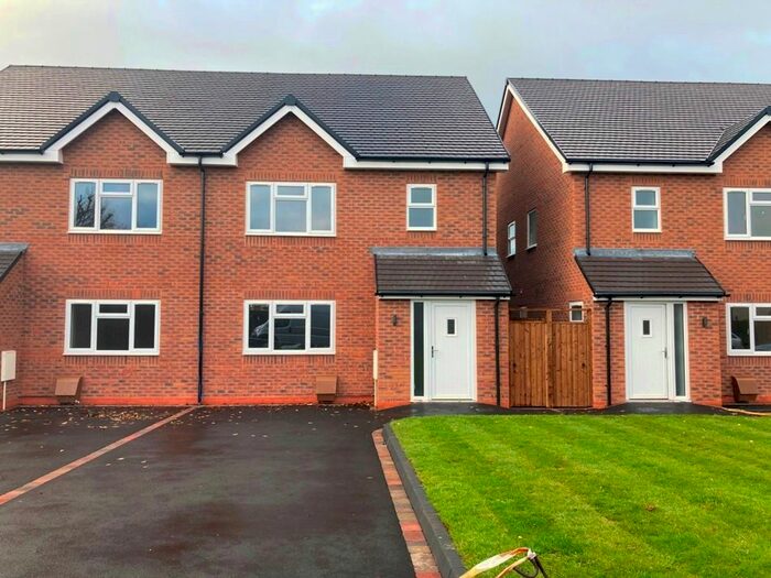 4 Bedroom Semi-Detached House To Rent In Sweeney Close, Chasetown, Burntwood, WS7