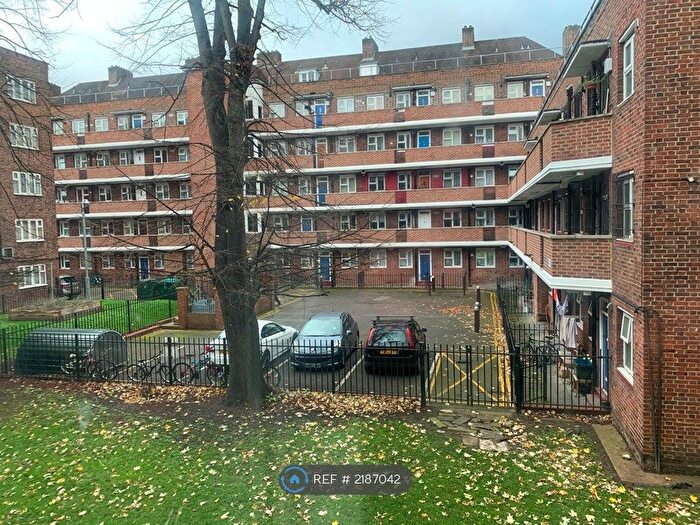 3 Bedroom Flat To Rent In Blair House, London, SW9