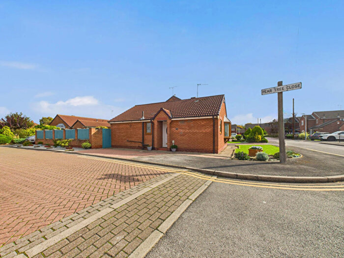 2 Bedroom Bungalow For Sale In Pear Tree Close, Hull, HU8