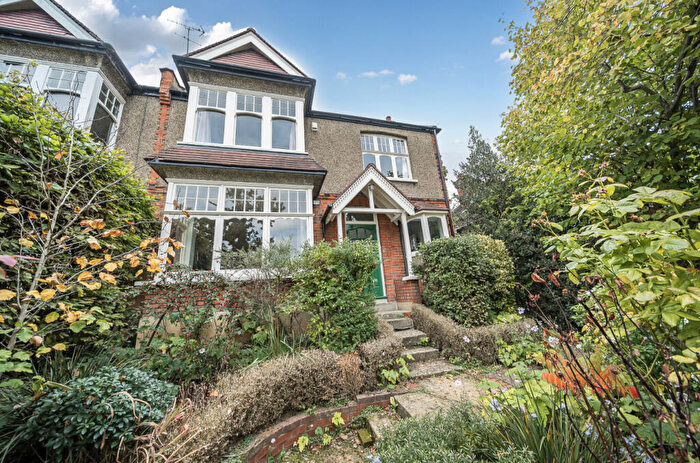 4 Bedroom Semi-Detached House For Sale In Lyonsdown Road, New Barnet, Barnet, EN5