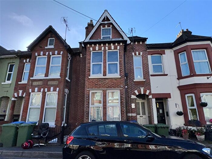 2 Bedroom Flat For Sale In The Polygon, Southampton, SO15