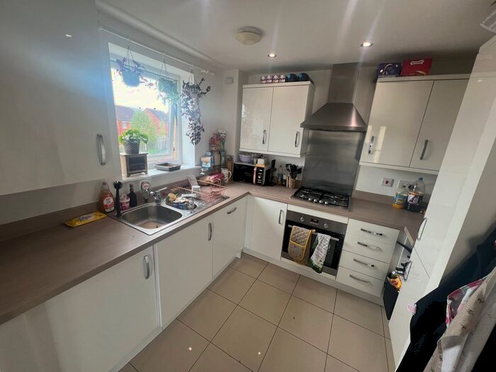 2 Bedroom Flat To Rent In Greenfield Road, Bristol, BS31