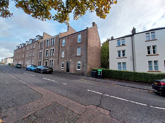 2 Bedroom Flat To Rent In Loons Road, Lochee East, Dundee, DD3