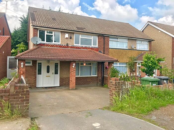 3 Bedroom Semi-detached House To Rent In Northborough Road, Slough, SL2