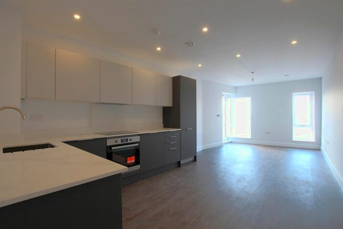 1 Bedroom Flat To Rent In Dover Court, Dominion Road, Southall, UB2