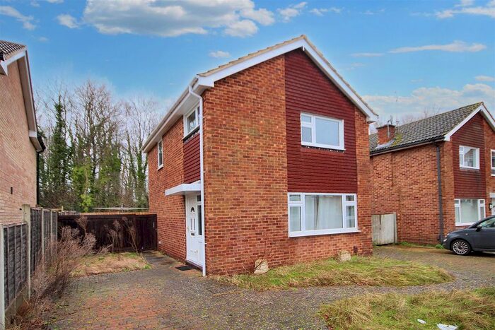 3 Bedroom Property To Rent In Grange Road, Guildford, GU2