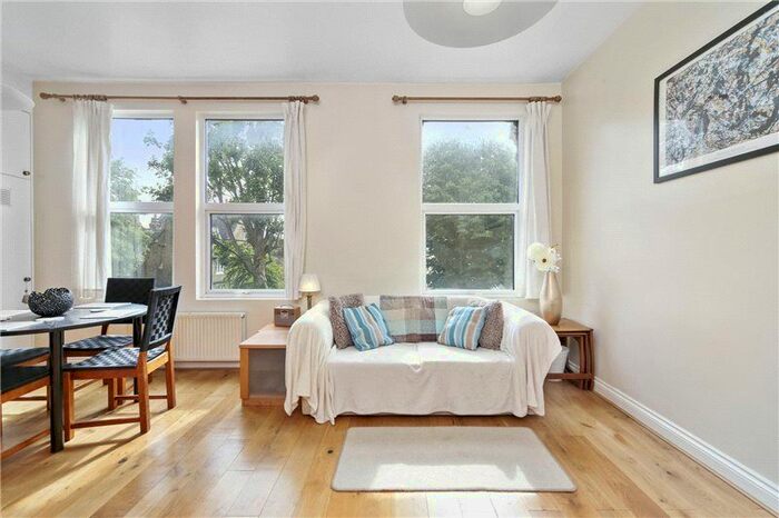 2 Bedroom Flat To Rent In Coverdale Road, Shepherds Bush, London, W12