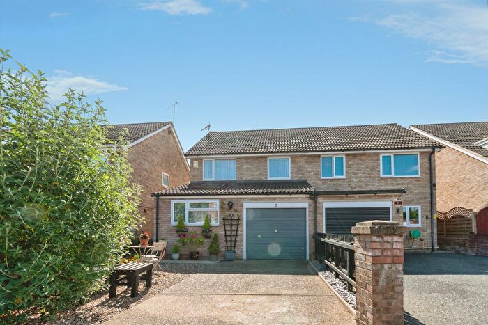 3 Bedroom Semi-Detached House For Sale In Cunningham Close, Thetford, IP24