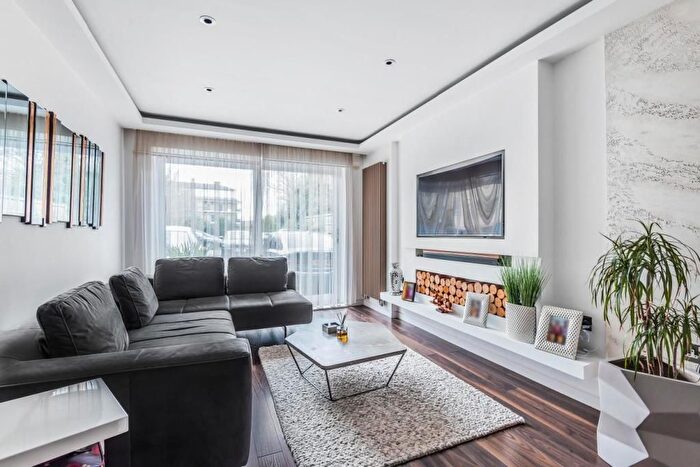 2 Bedroom Flat To Rent In Stanton House, Rotherhithe, SE16