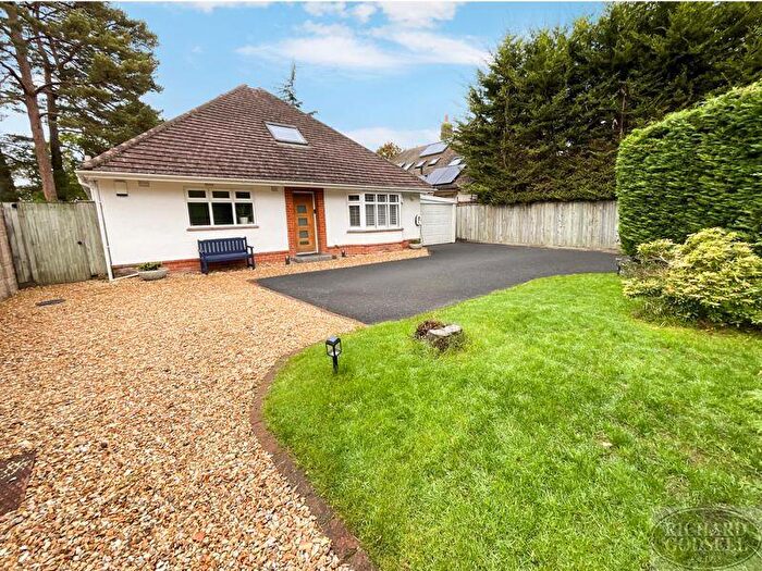 3 Bedroom Detached House For Sale In Christchurch, BH23