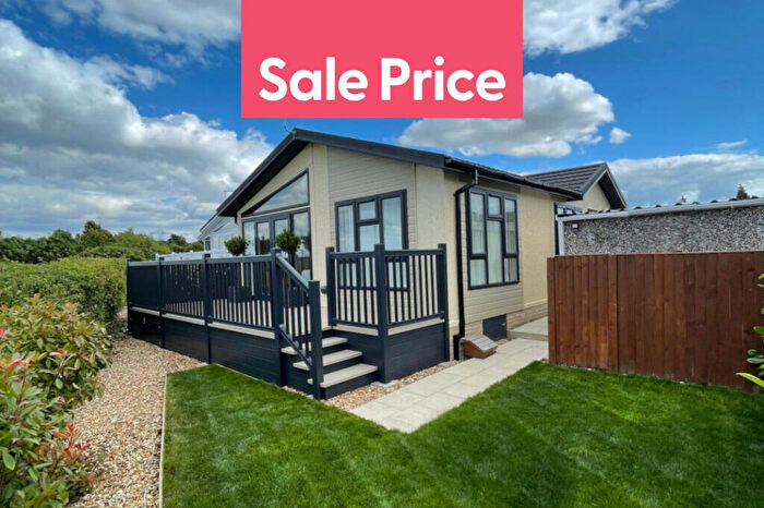 2 Bedroom Park Home For Sale In Ely, Cambridgeshire, CB6