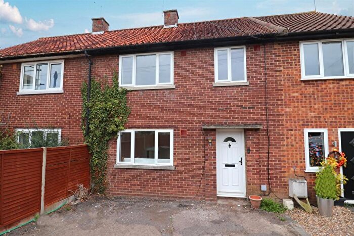 3 Bedroom House For Sale In Trumpington Drive, St. Albans, AL1