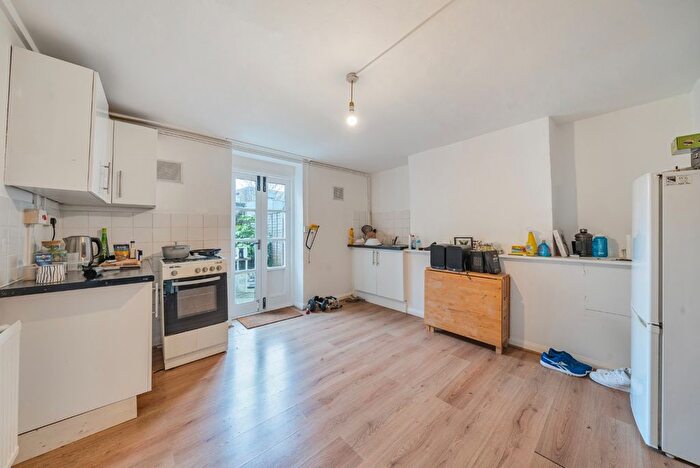 Studio To Rent In Lewisham Way, London, Greater London, SE14