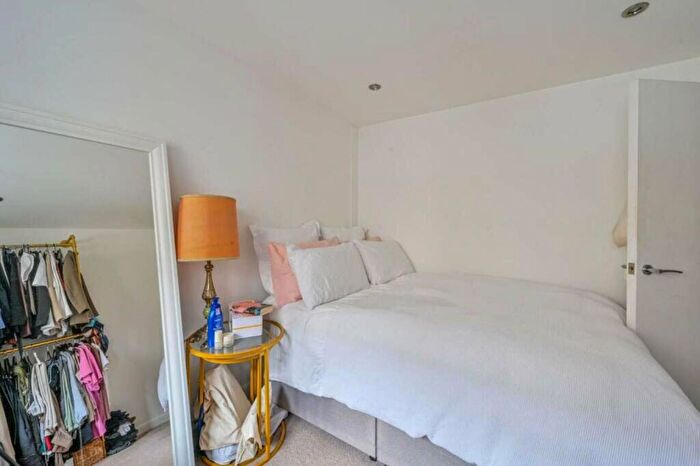 2 Bedroom Flat To Rent In Myrdle Street, Whitechapel, London, E1
